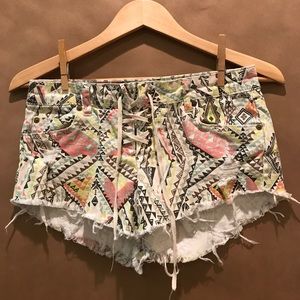 Graphic print shorts