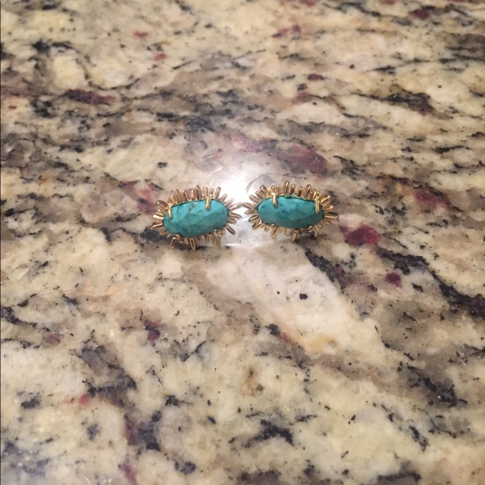 SOLD ‼️ Kendra Scott earrings