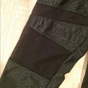 ☠️Onzie Cut Out Mesh Leggings☠️