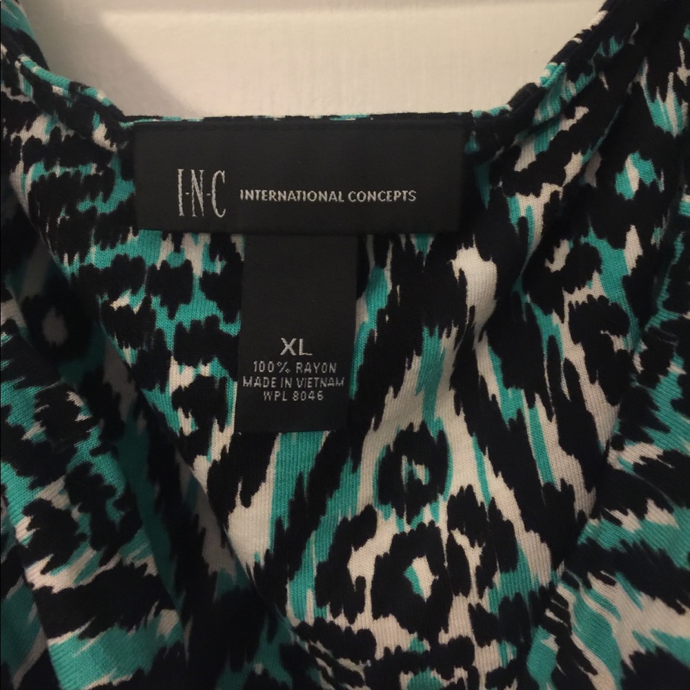 Turquoise patterned top - Picture 3 of 3
