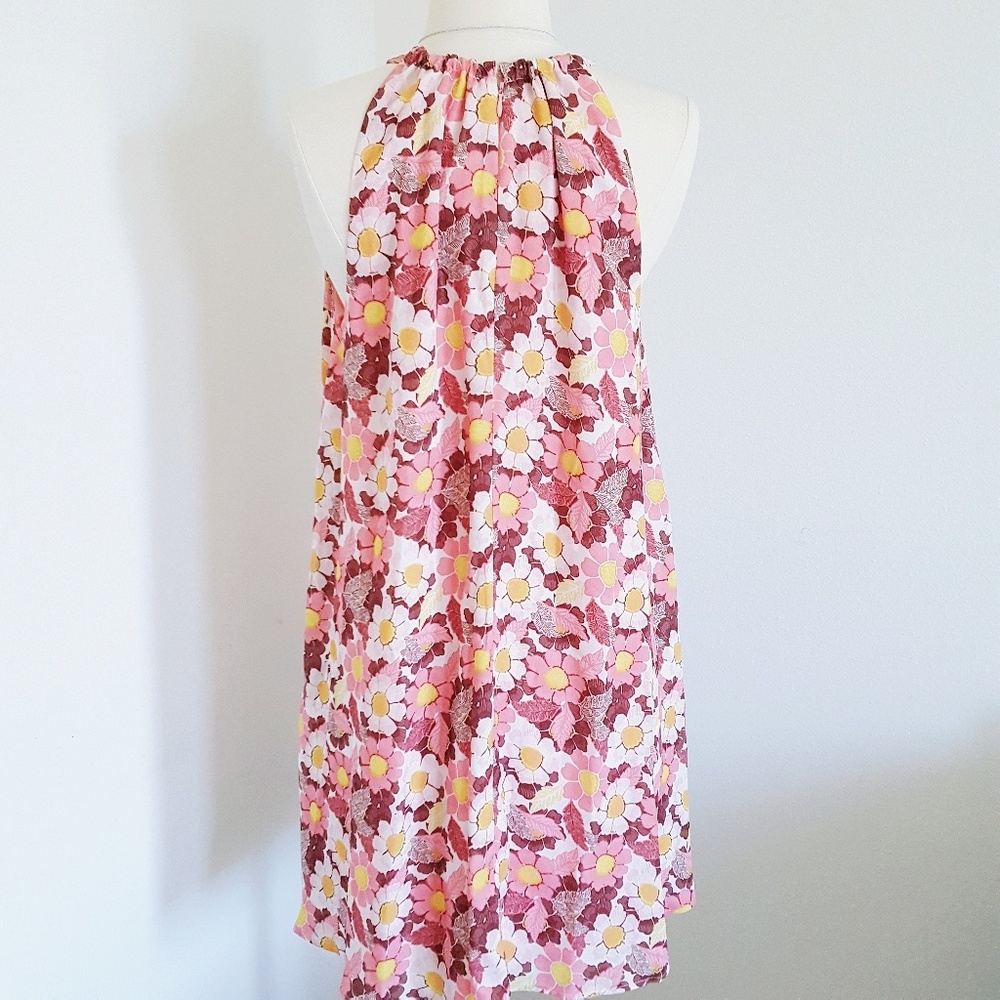 Cupcakes & Cashmere Floral Dress - Picture 3 of 5