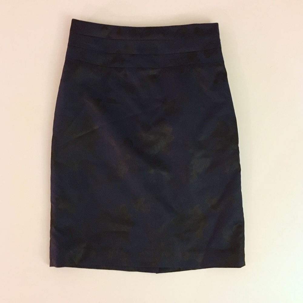 H&M Navy & Black Floral A Line Skirt - Size 6 (US)