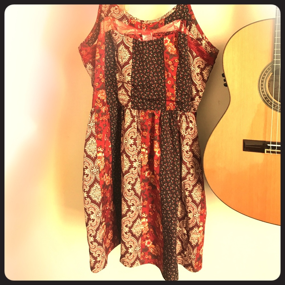 Spaghetti strap floral dress with lace detail