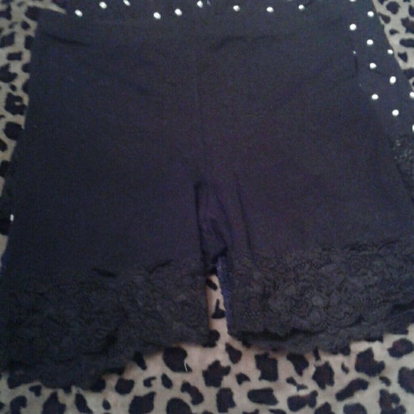 BUNDLE of 3 Lace bottom shorts (SOLD) - Picture 3 of 3
