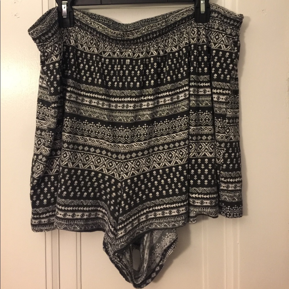 Flows tribal shorts
