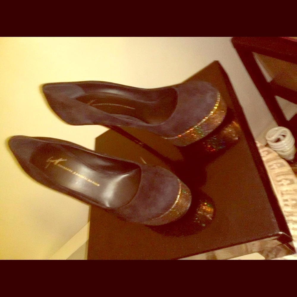 Black and gold giuseppe high heals (BRAND NEW)