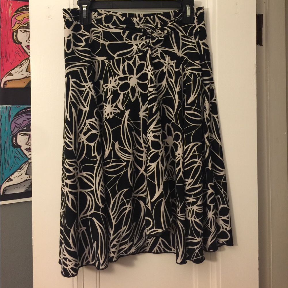 Black and white print skirt
