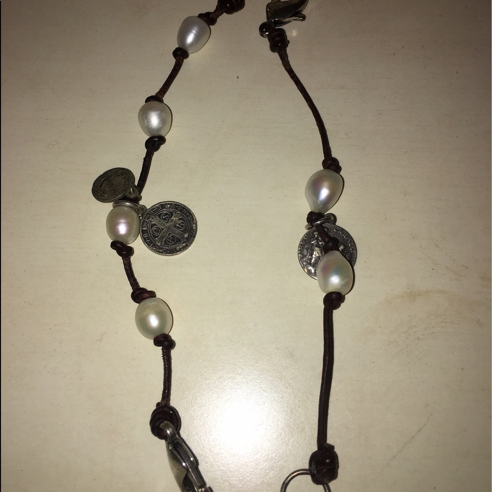 Pearl bracelets with brown leather