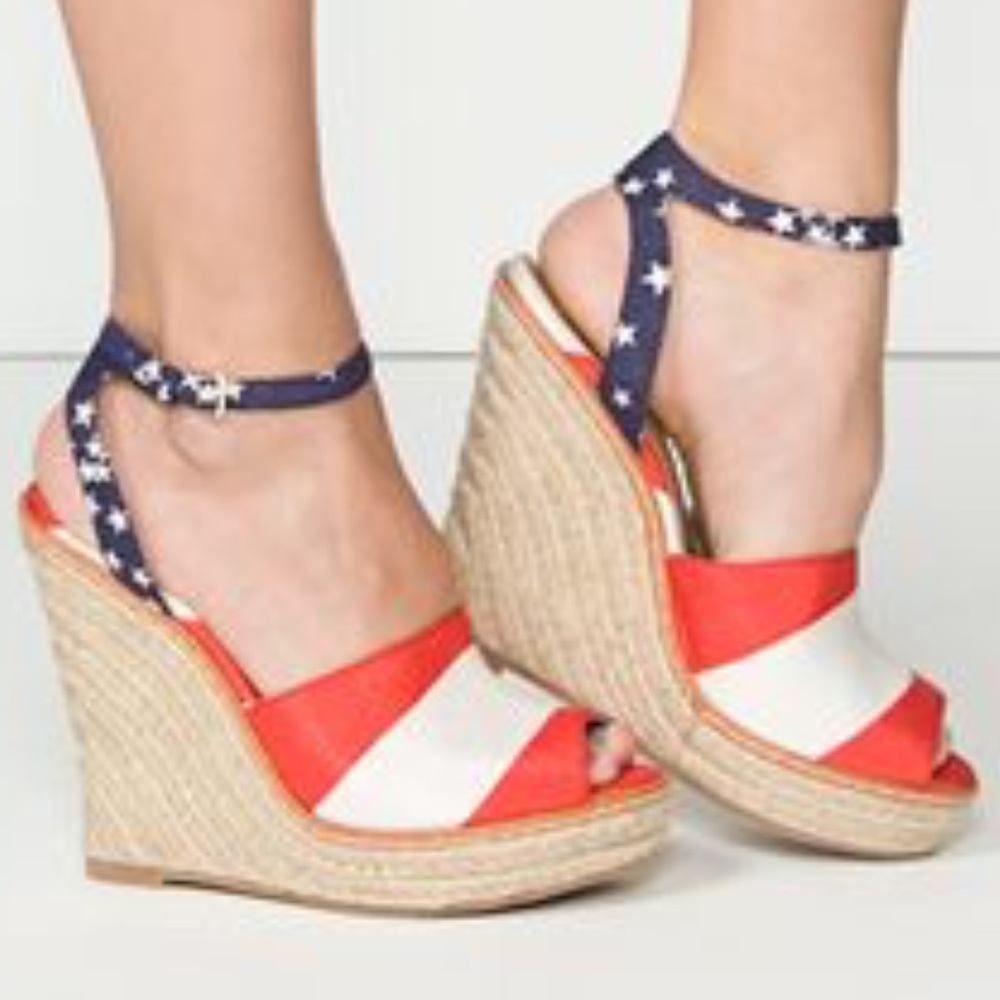 Seychelles Lost Control wedges NWOT size 11