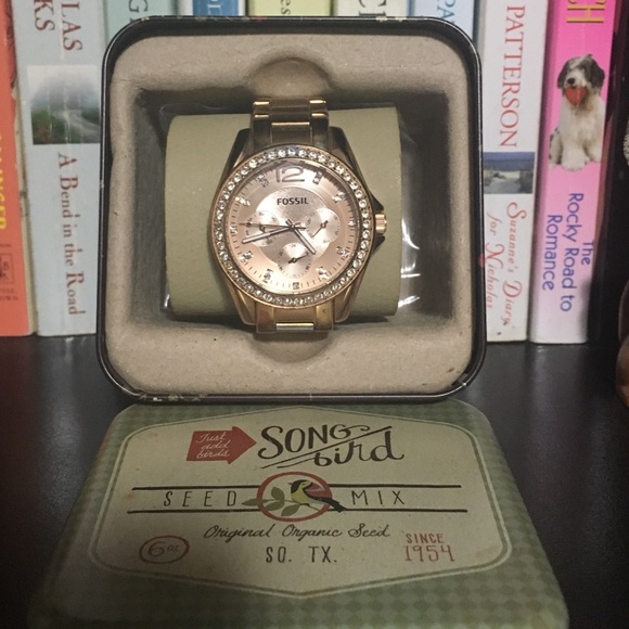 Rose Gold Fossil Watch - Picture 2 of 3