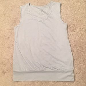 Oiselle tank with awesome detail. New. Size 6