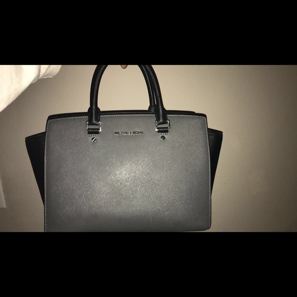 Micheal Kors Purse - Picture 1 of 2