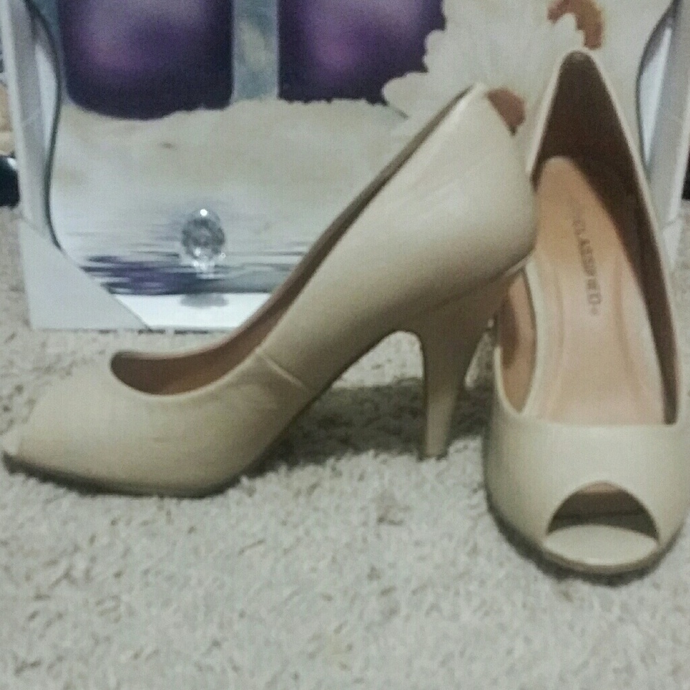 Tan open toe pumps