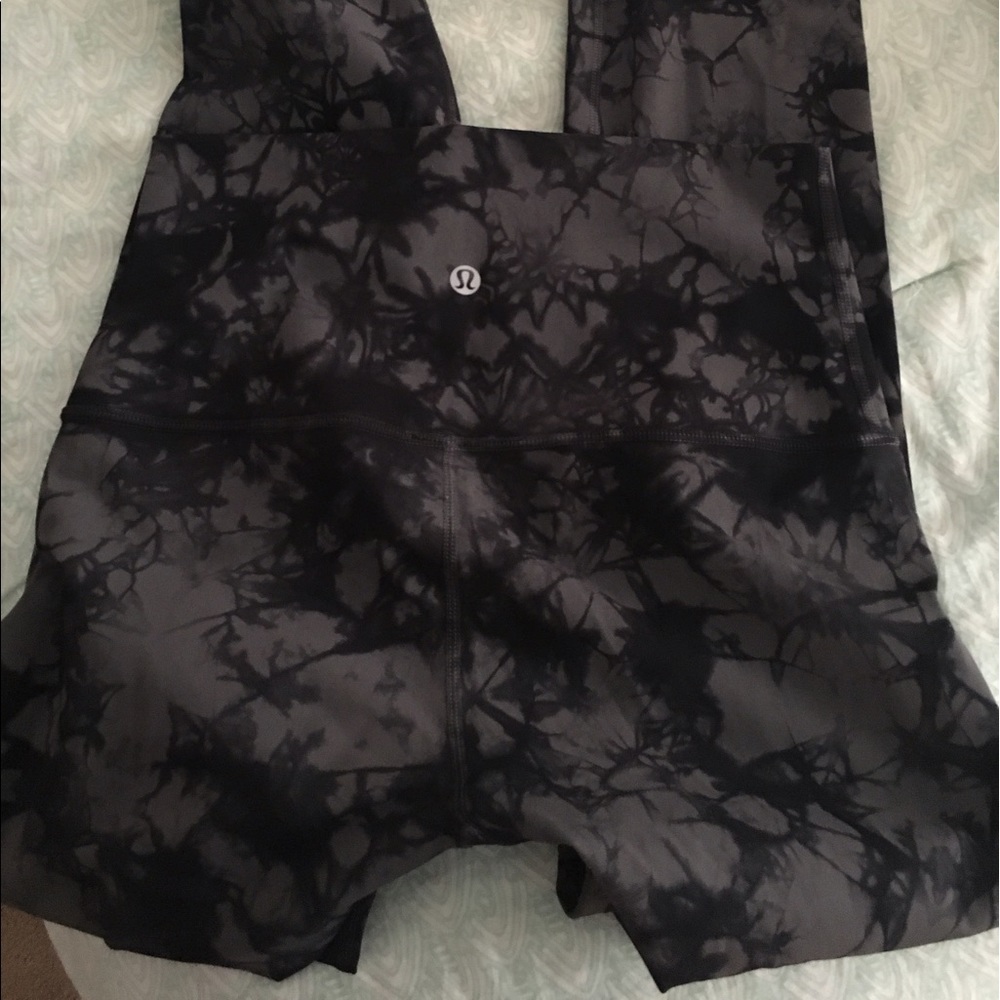 (4) Lululemon Wonder down under pants