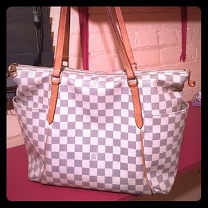 ⭐️⭐️ 💯% AUTHENTIC LOUIE VUITTON TOTALLY MM ⭐️⭐️