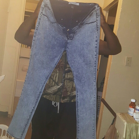 BLUE JEANS WITH STRESS - Picture 2 of 7