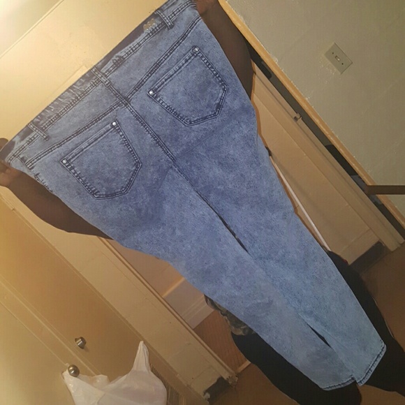 BLUE JEANS WITH STRESS - Picture 3 of 7