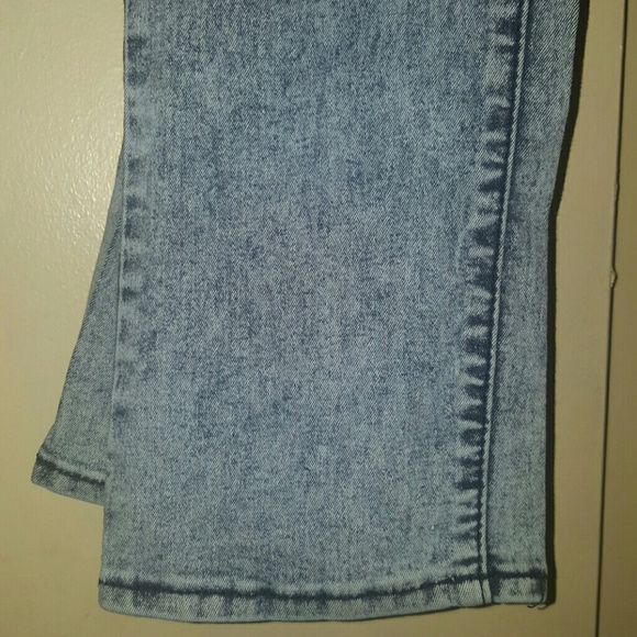 BLUE JEANS WITH STRESS - Picture 7 of 7