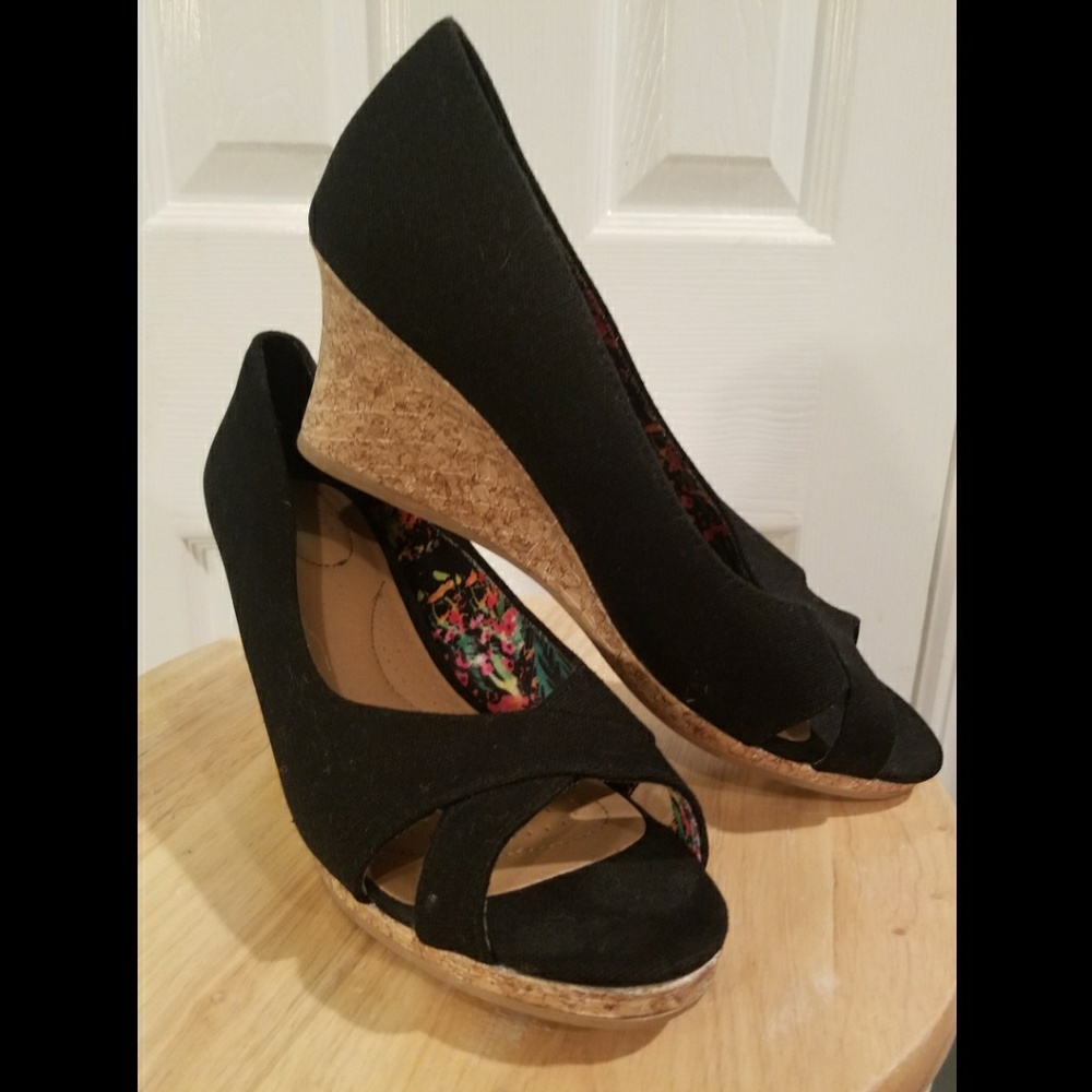 Black cork wedges