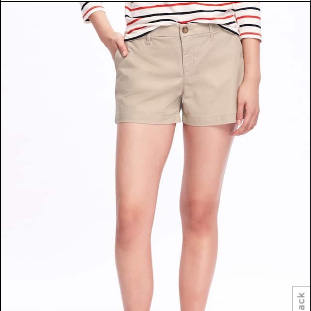 Relaxed Mid-Rise Khaki Shorts for Women (3 1/2")