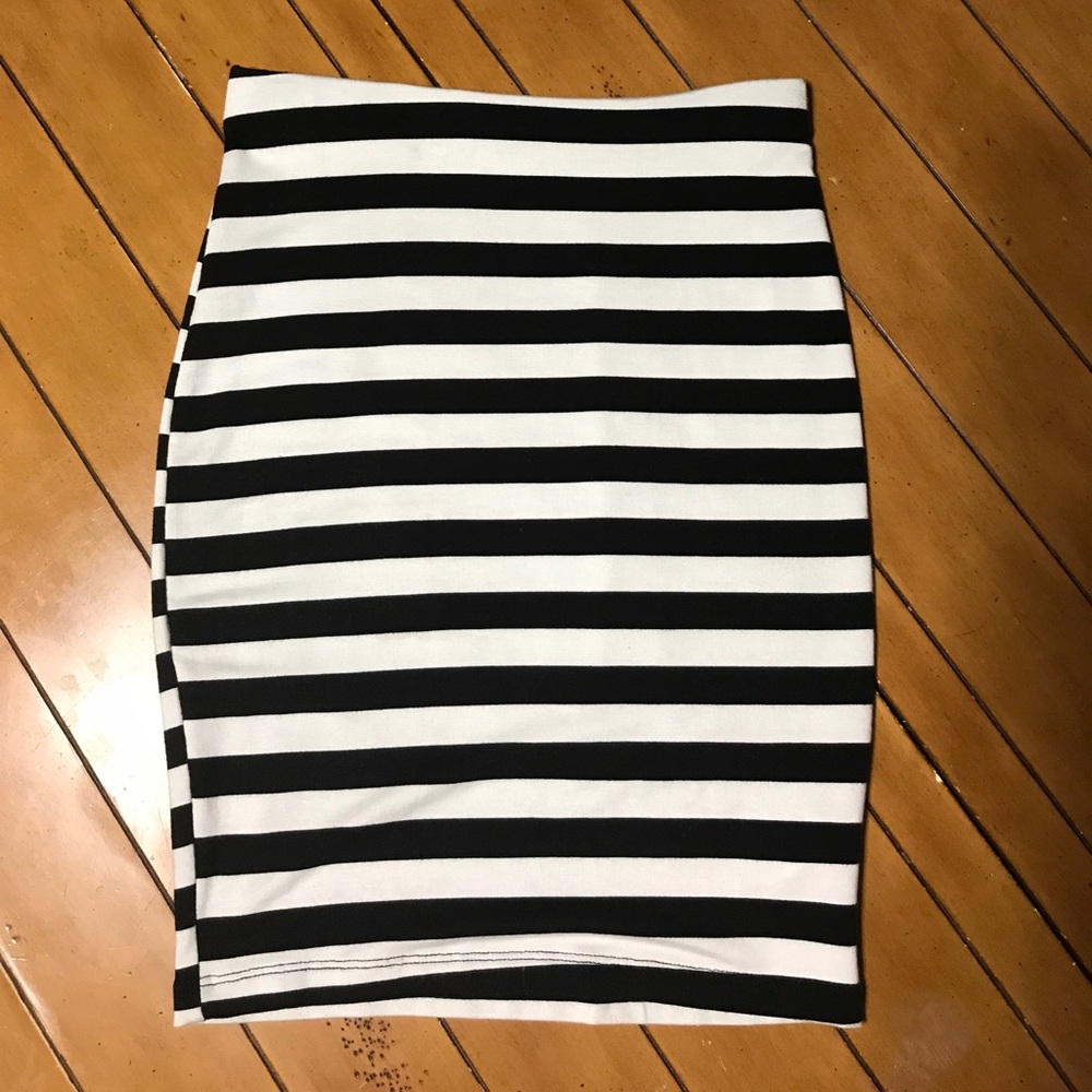 Just like new black and white skirt.
