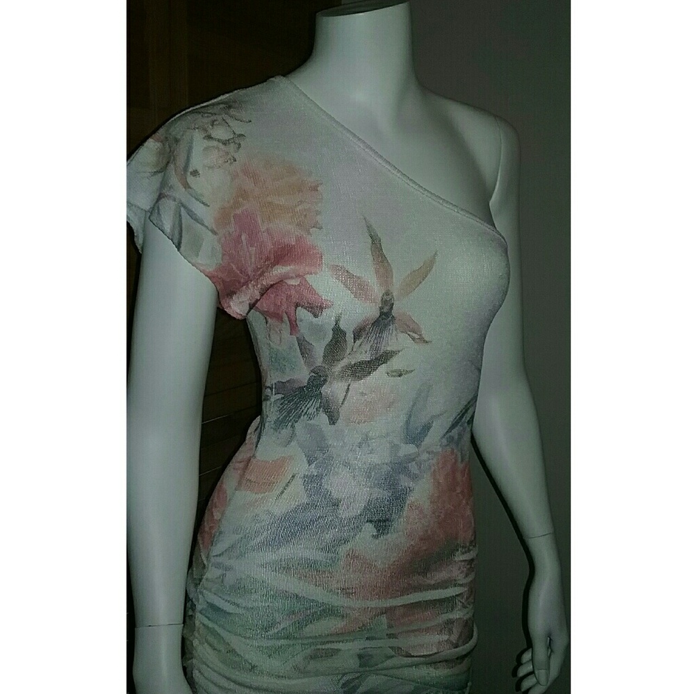 🎀💞One shoulder sz. Small  Floral Summer top💞🎀
