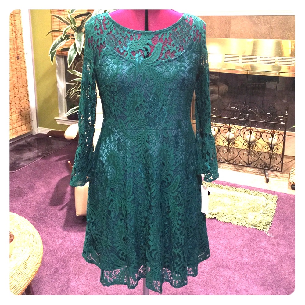 NWT green lace w lining 10P