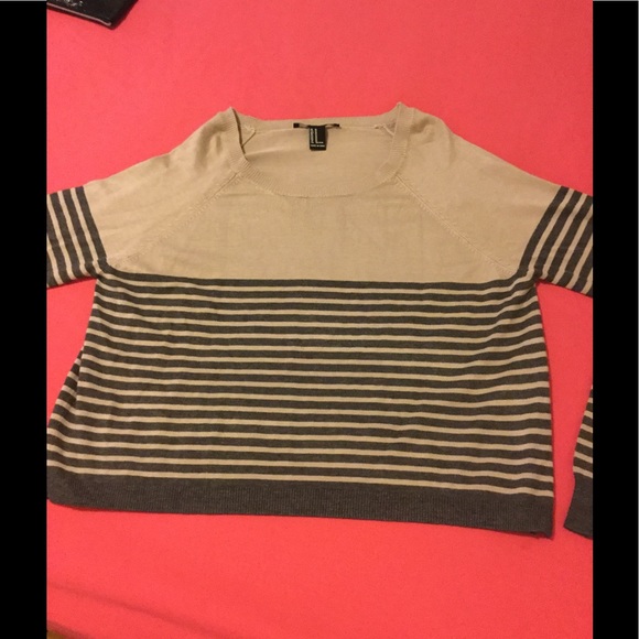 F21 top [CLOSET CLEAROUT] - Picture 2 of 3