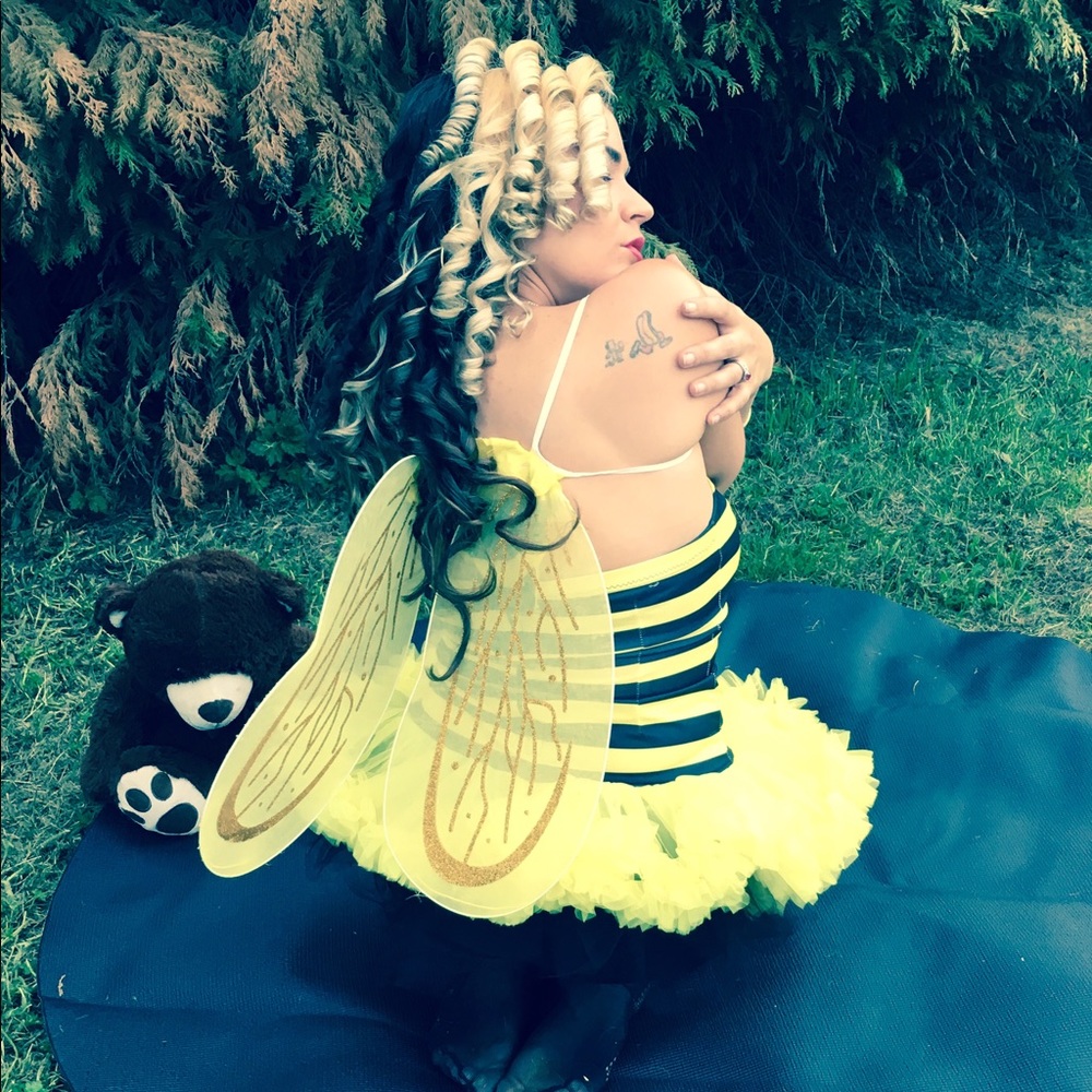 Leg Ave. 🐝 costume