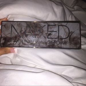 Naked smokey pallet