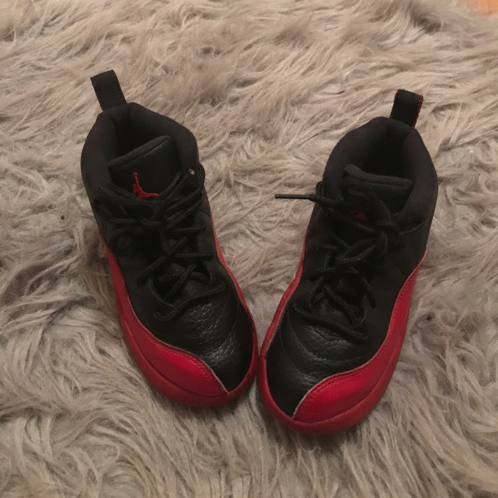 Jordan 12 black/ red