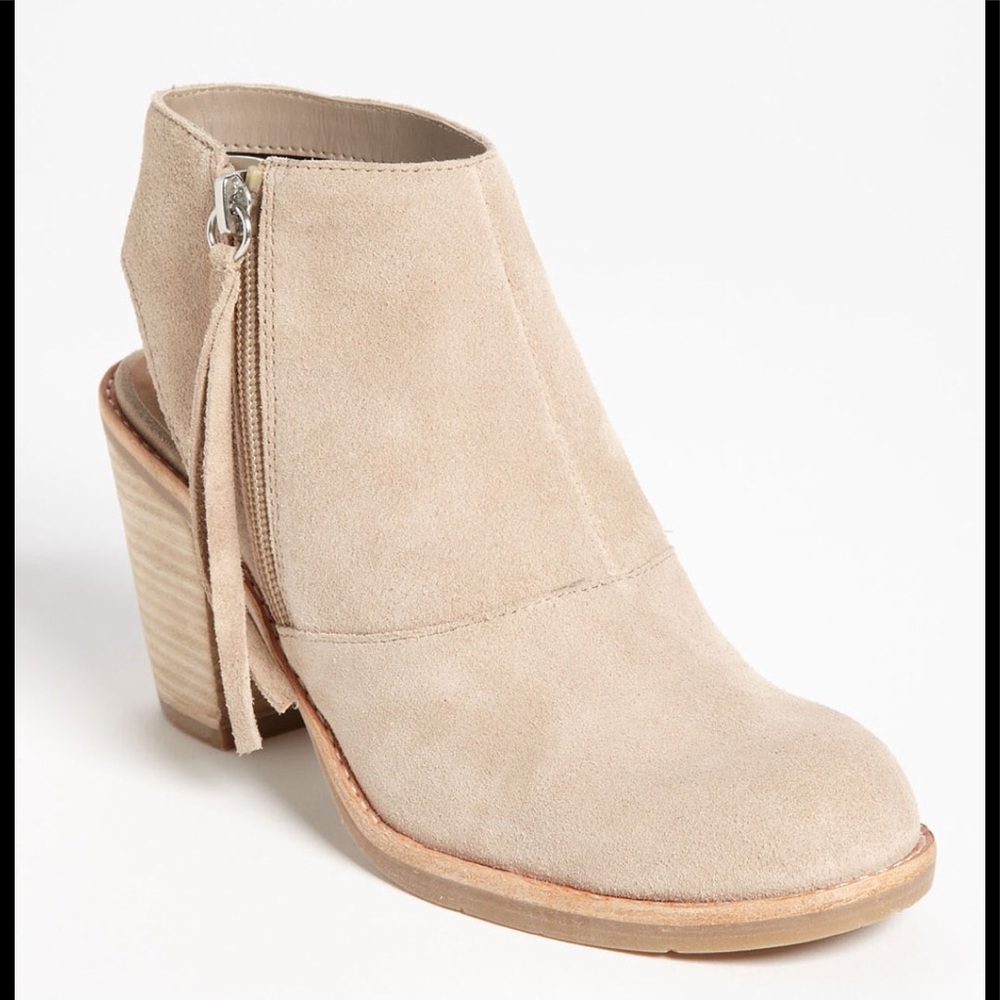 DV BY DOLCE VITA "JENTRY" BOOTS. NO BOX INCLUDED.