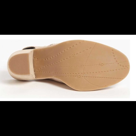 DV BY DOLCE VITA "JENTRY" BOOTS. NO BOX INCLUDED. - Picture 4 of 8