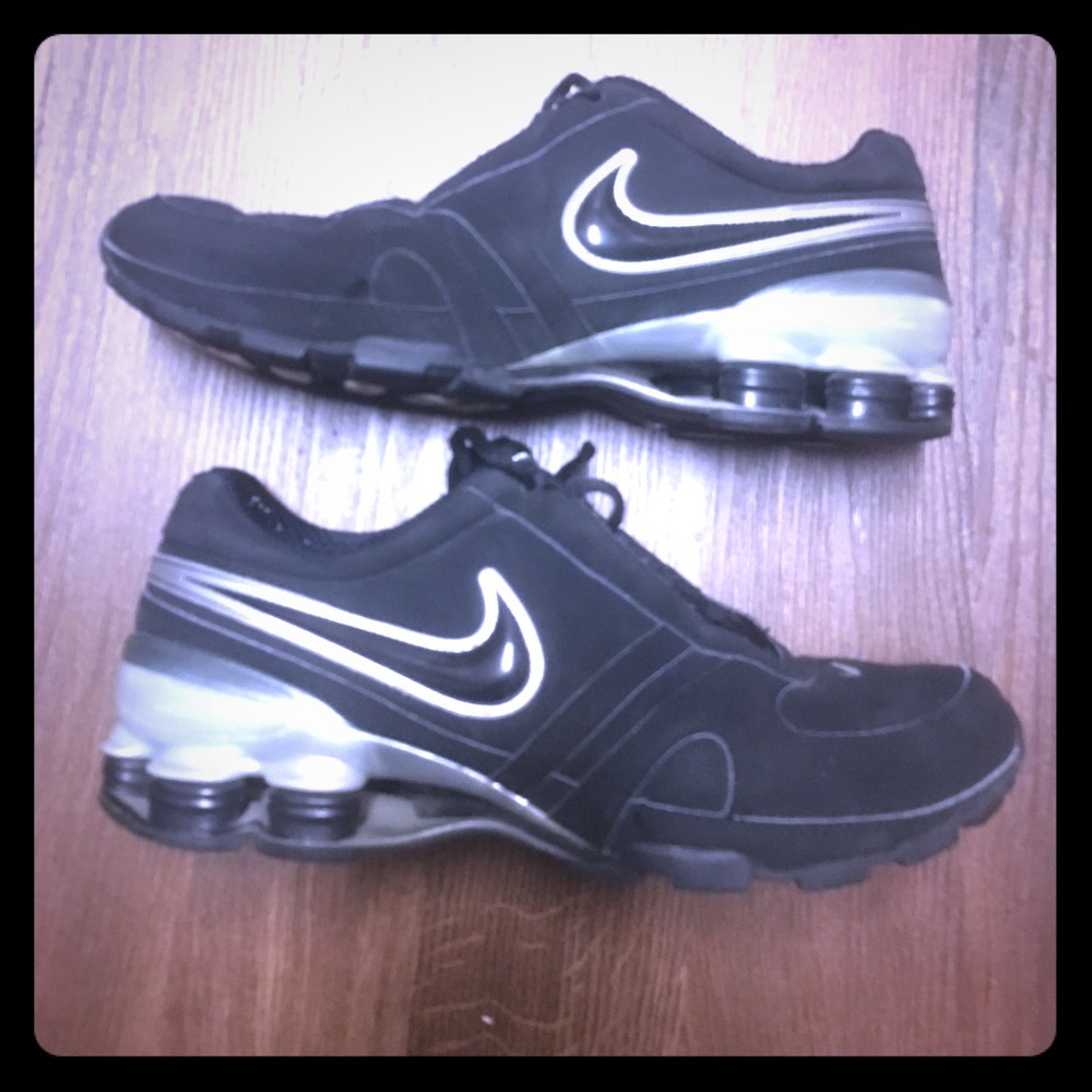 SALE! Black & Silver Nike Shox Size 10 - LIKE NEW!