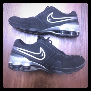SALE! Black & Silver Nike Shox Size 10 - LIKE NEW!