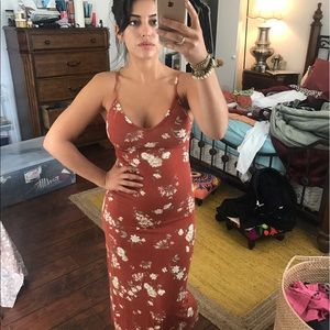 Super cute and comfy midi dress!