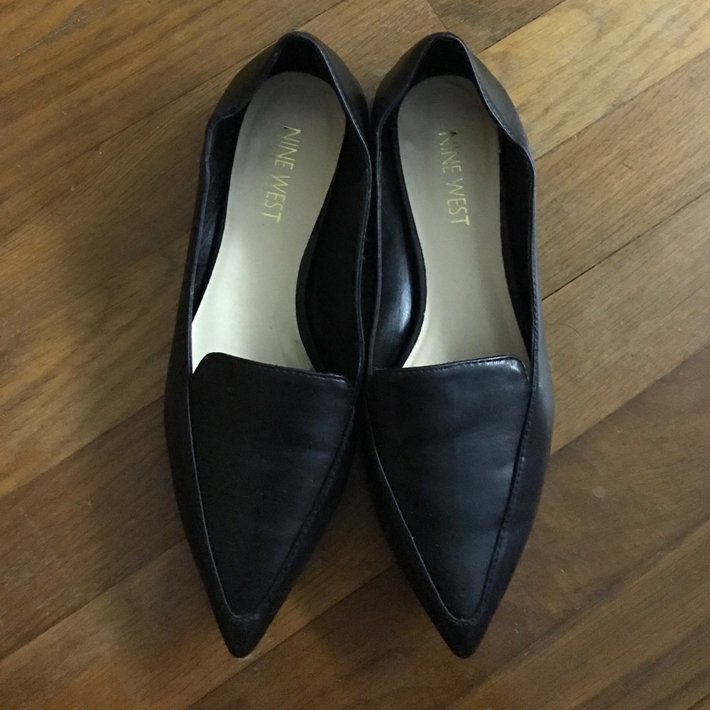 Pointed toe black Nine West loafers