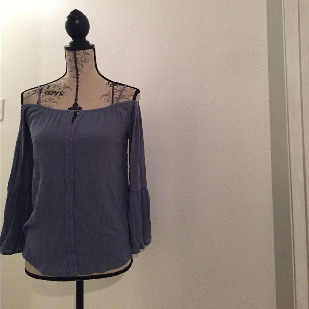 Beautiful blue off shoulder peasant top!