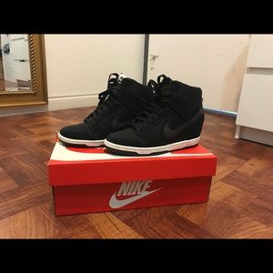 Nike Dunk Sky Hi in Black Size 6