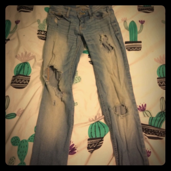 Jeans with holes in them - Picture 1 of 1