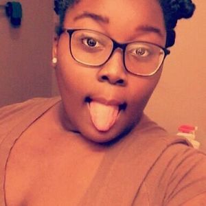 Meet your Posher, Monisa