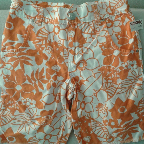 Gymboree Little Girl Bermuda Shorts - Picture 1 of 2