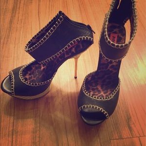 Sexy Betsy Johnson heels never worn size 8.5