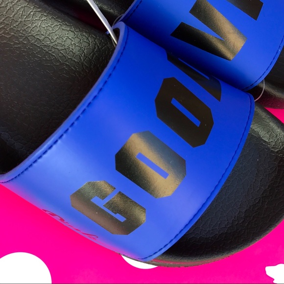 Brand new PINK by Victoria's Secret slippers - Picture 3 of 5