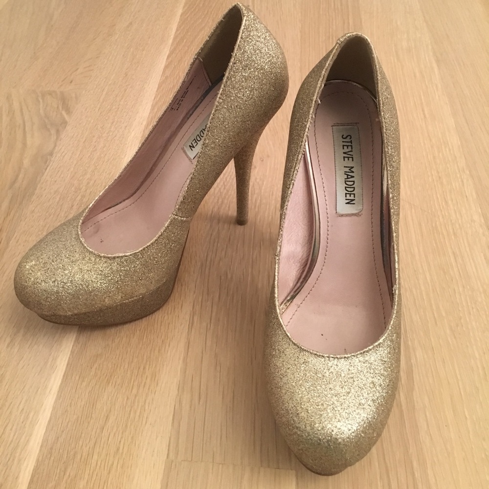 Steve Madden gold pumps