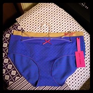 NWT Betsey Johnson seamless hiptser 2 pack