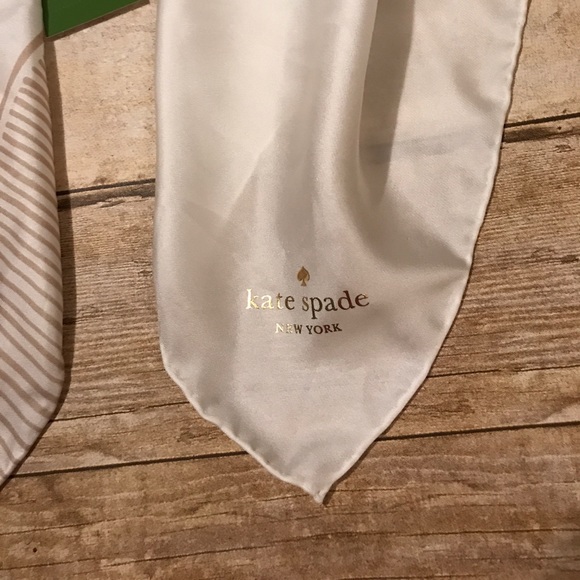 NWT Kate spade lipstik blot napkin square scarf - Picture 2 of 5