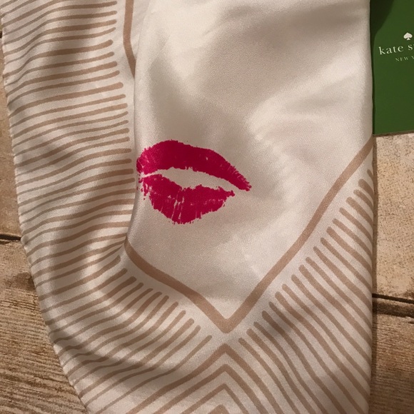 NWT Kate spade lipstik blot napkin square scarf - Picture 3 of 5