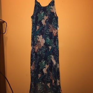 Long maxi dress with floral pattern