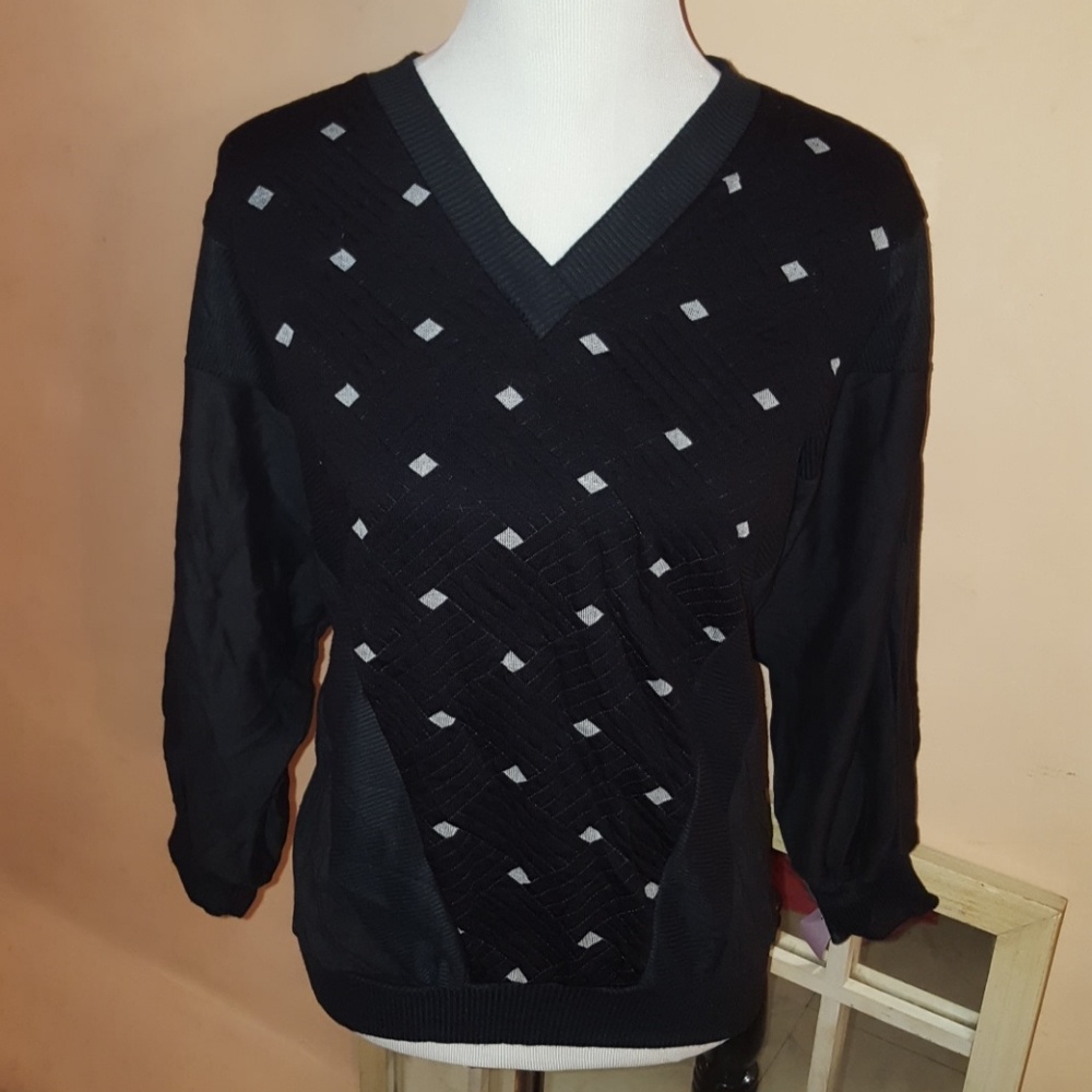 New black and white Sweater Top